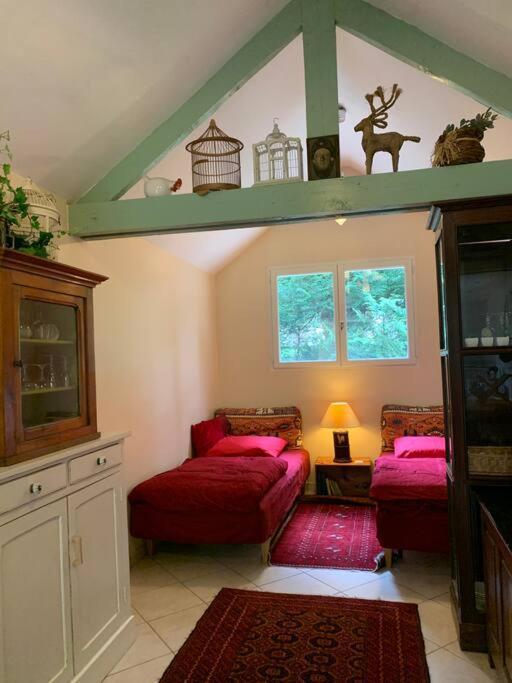 Maisonnette En Clairiere De Foret Gambais Экстерьер фото