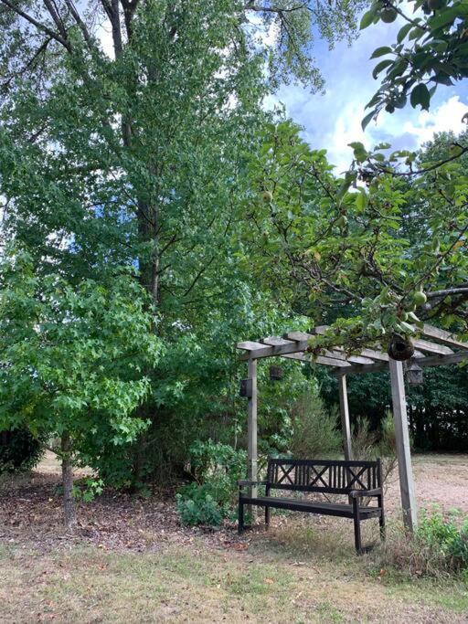 Maisonnette En Clairiere De Foret Gambais Экстерьер фото