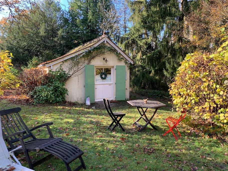 Maisonnette En Clairiere De Foret Gambais Экстерьер фото